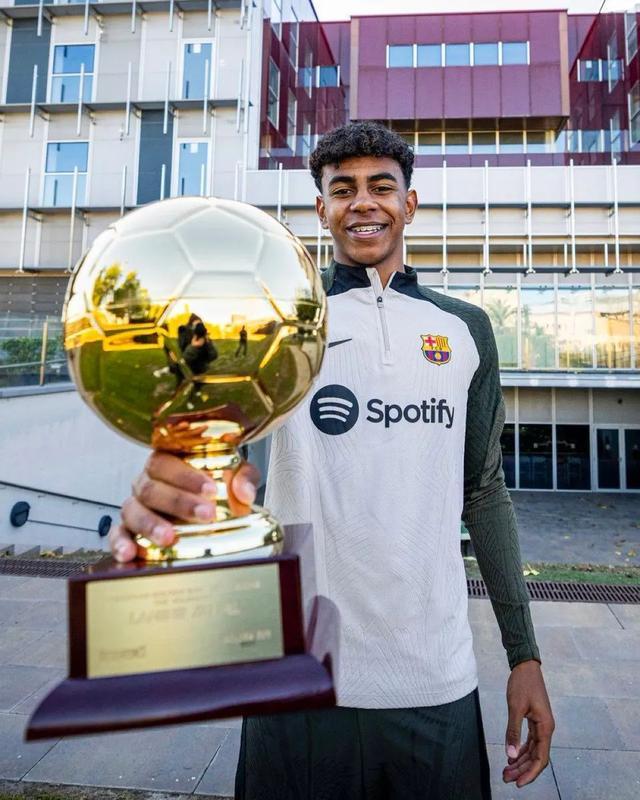 勇士险胜雄鹿，120-113获胜背后的关键功臣是谁？数据告诉你真相